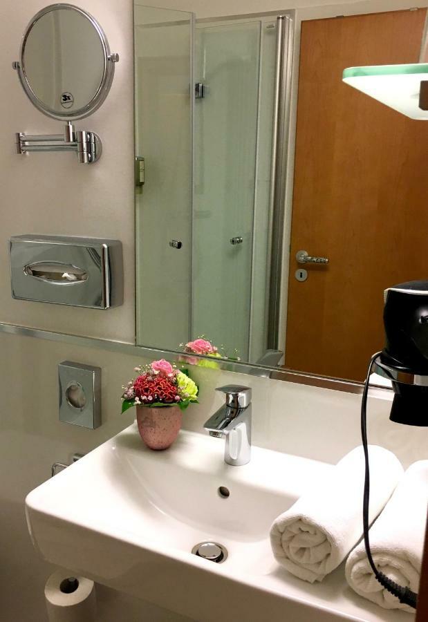 Alt Warburg Hotel Luaran gambar